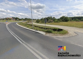 Atrakcyjna działka budowlana z usługami Łaz
